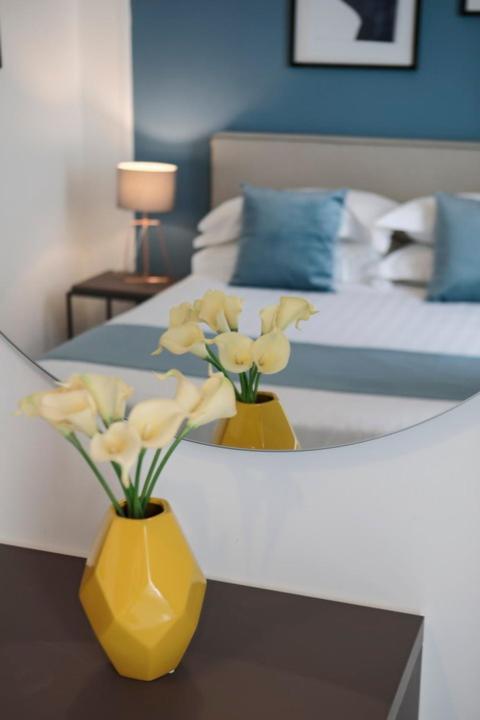 Bespoke Roma Suites Экстерьер фото